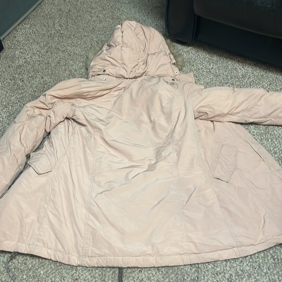 Woolrich downfilled parka with real fur hood trim - Picture 12 of 13